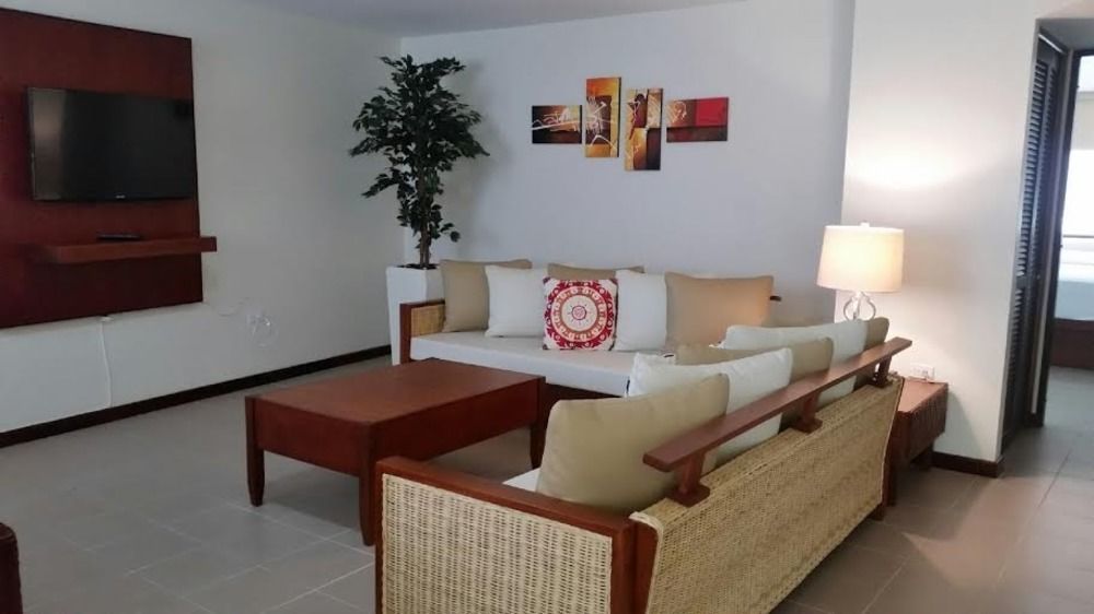 The Plaza Suites Humacao Buitenkant foto