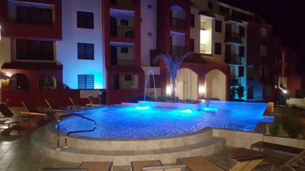 The Plaza Suites Humacao Buitenkant foto